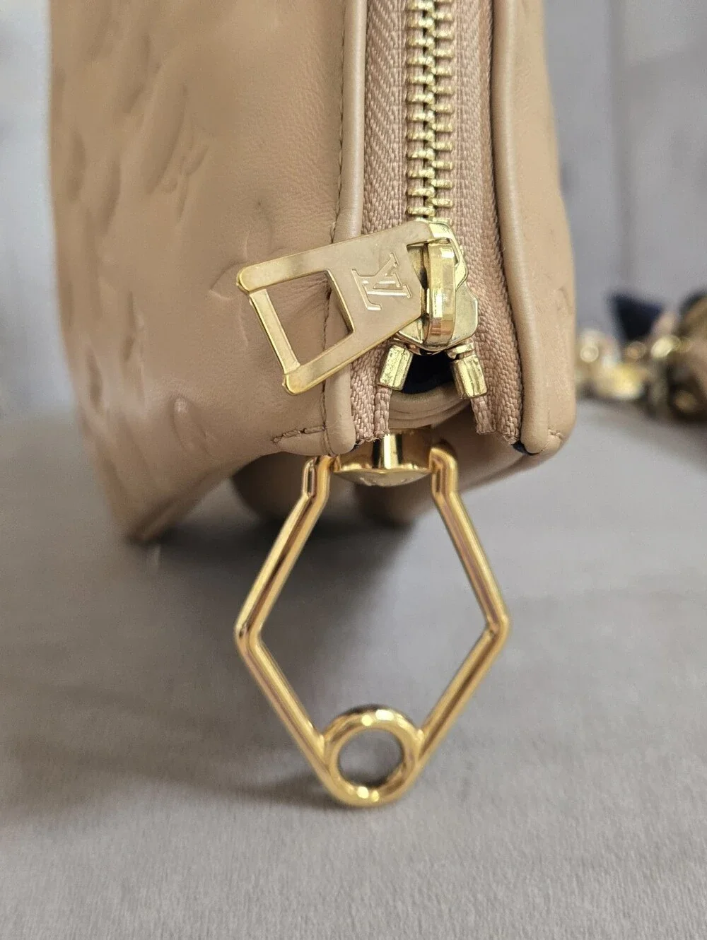 Louis Vuitton excellent no